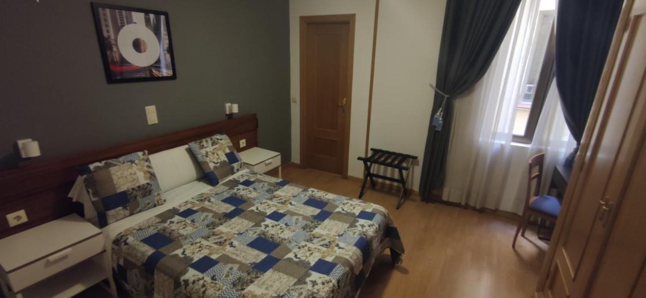 Hostal Felipe V Madrid Luaran gambar