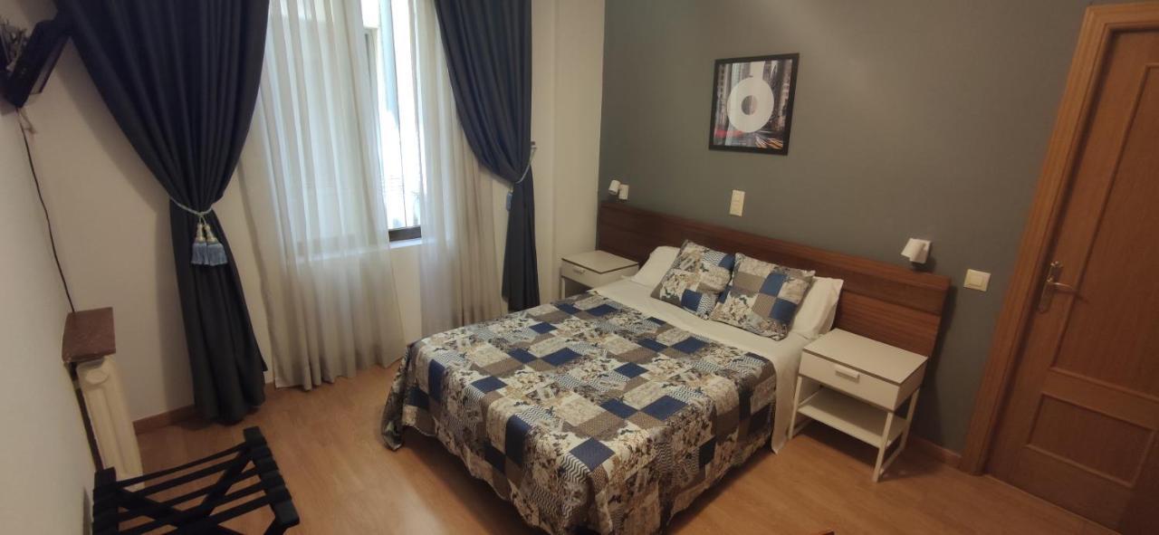 Hostal Felipe V Madrid Luaran gambar