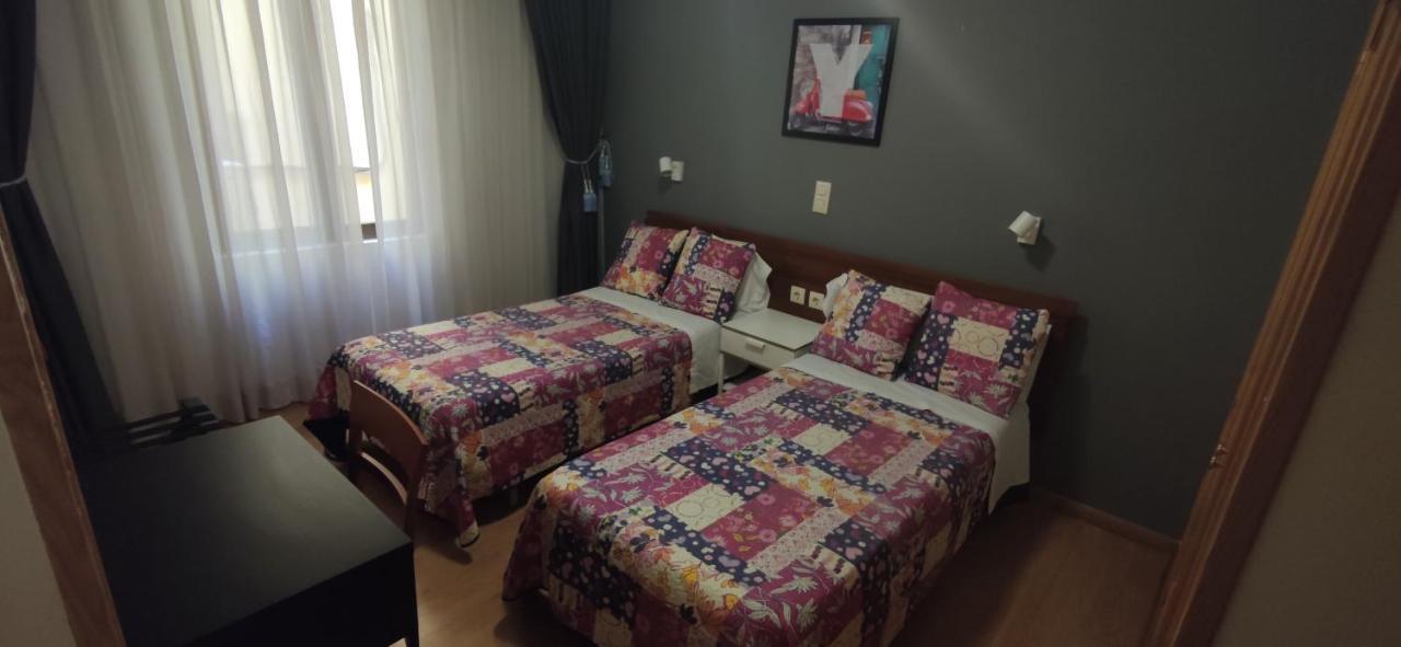 Hostal Felipe V Madrid Luaran gambar
