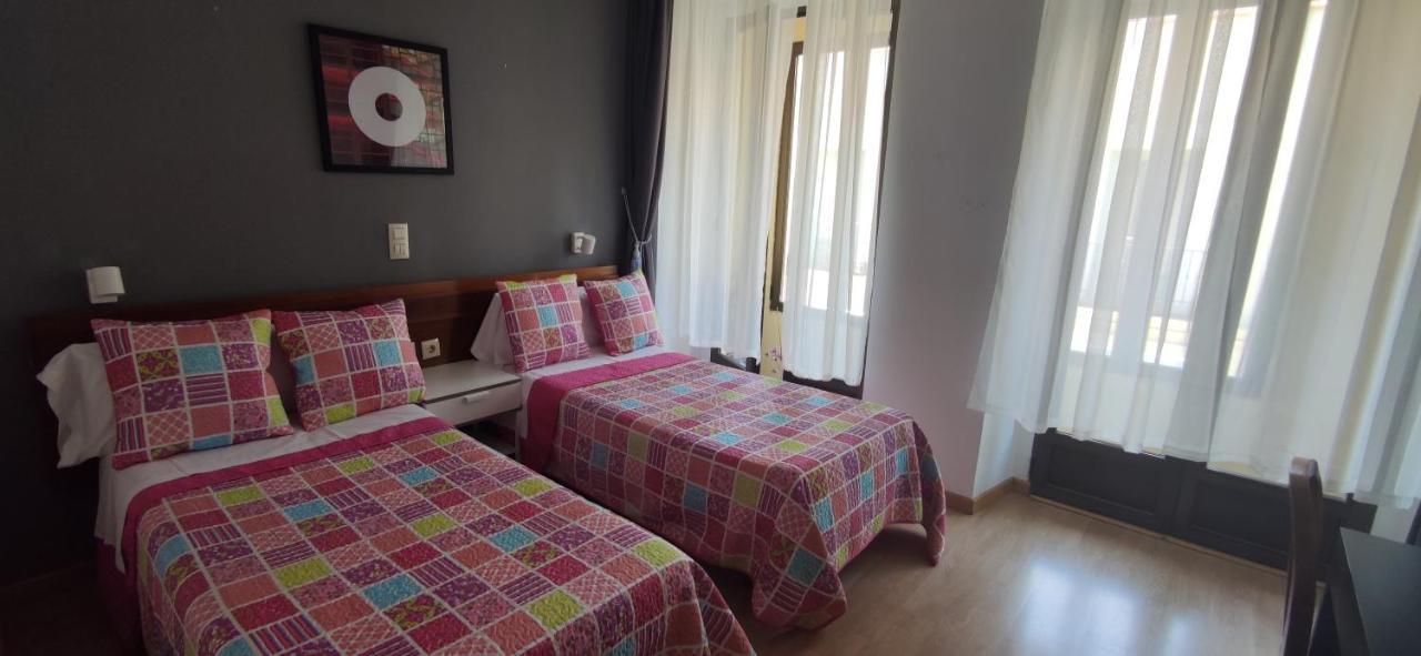 Hostal Felipe V Madrid Luaran gambar