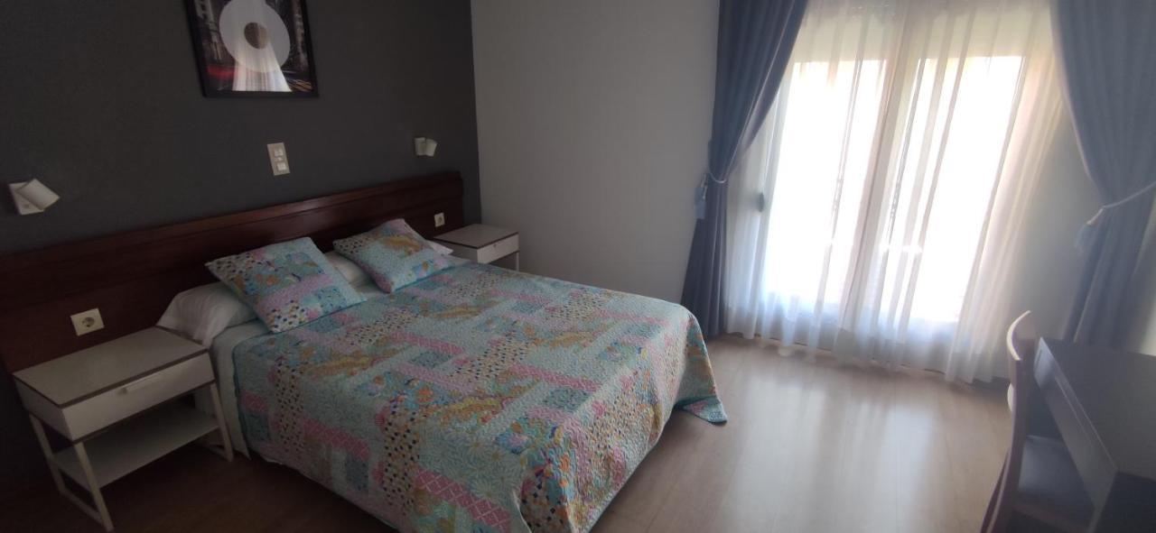 Hostal Felipe V Madrid Luaran gambar