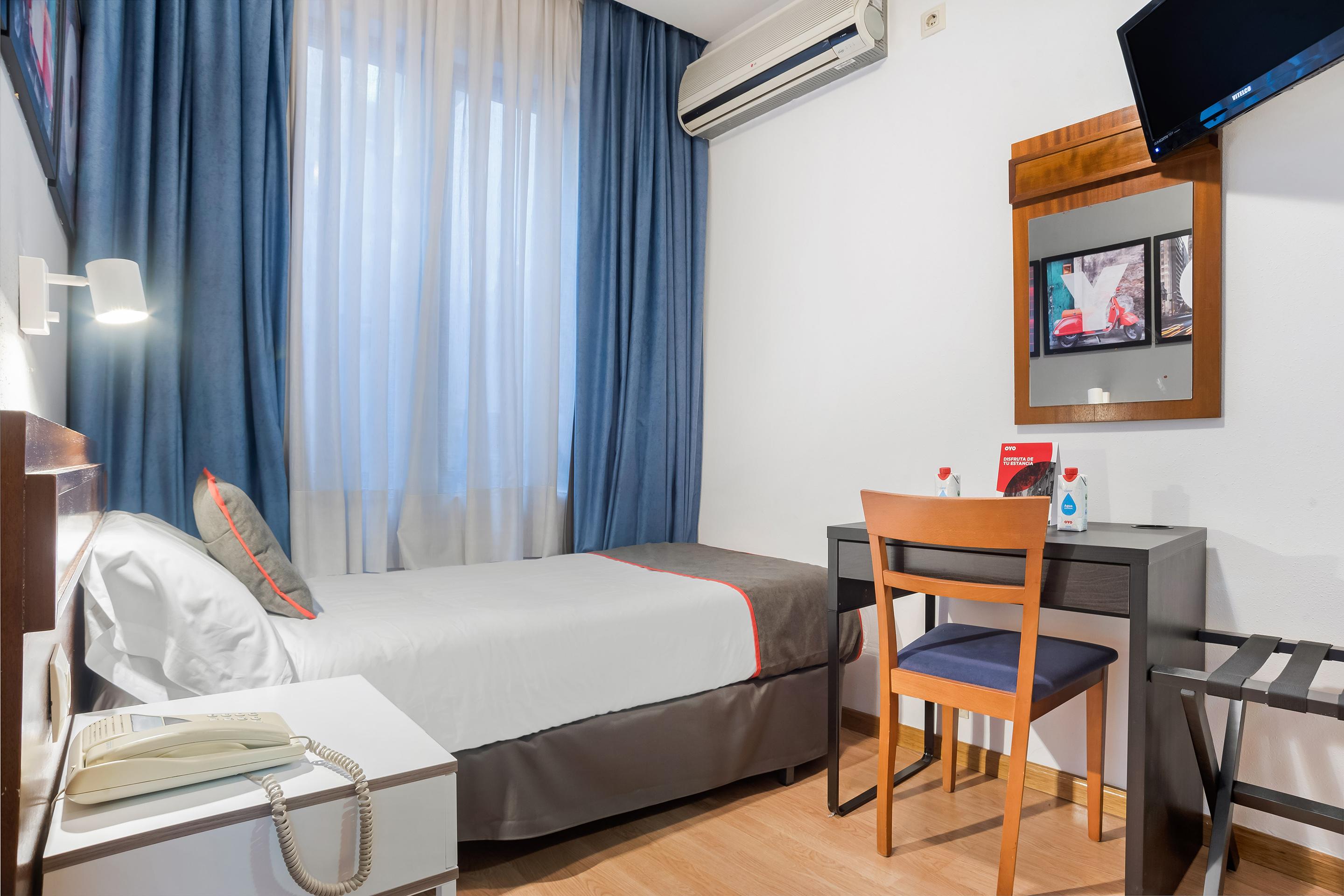 Hostal Felipe V Madrid Luaran gambar