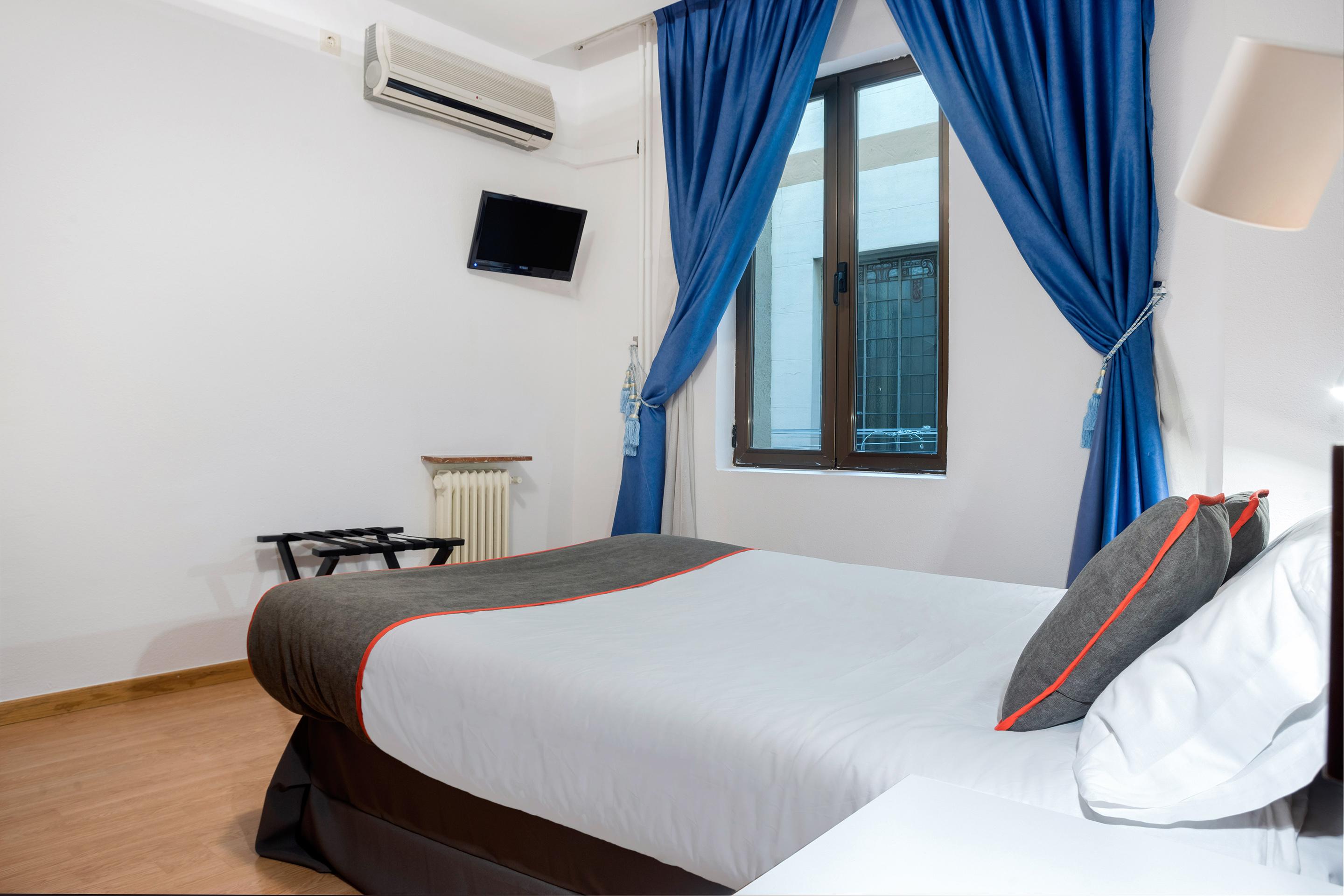 Hostal Felipe V Madrid Luaran gambar
