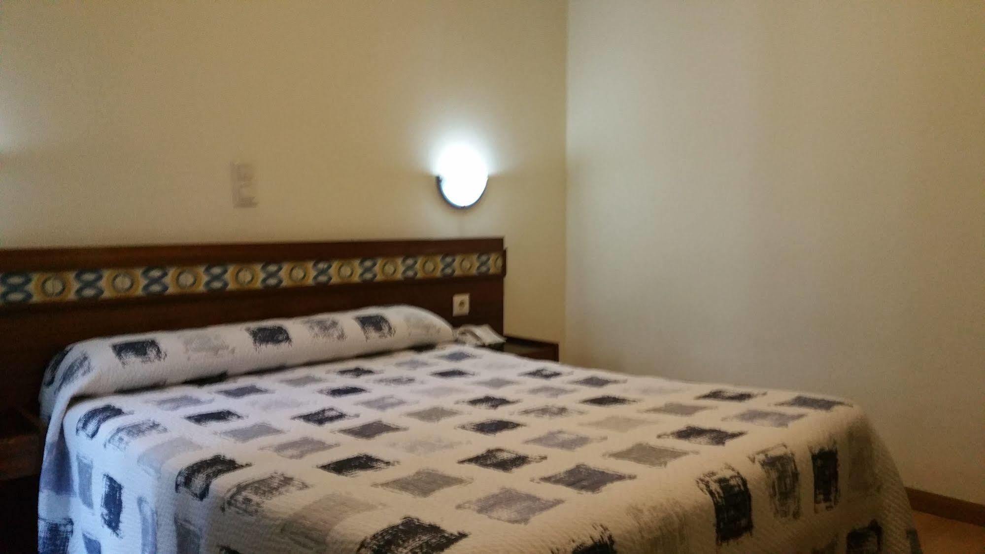 Hostal Felipe V Madrid Luaran gambar